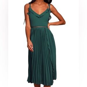 Lulus NWT Emerald Green Tie-Strap Pleated Midi Dress, size M